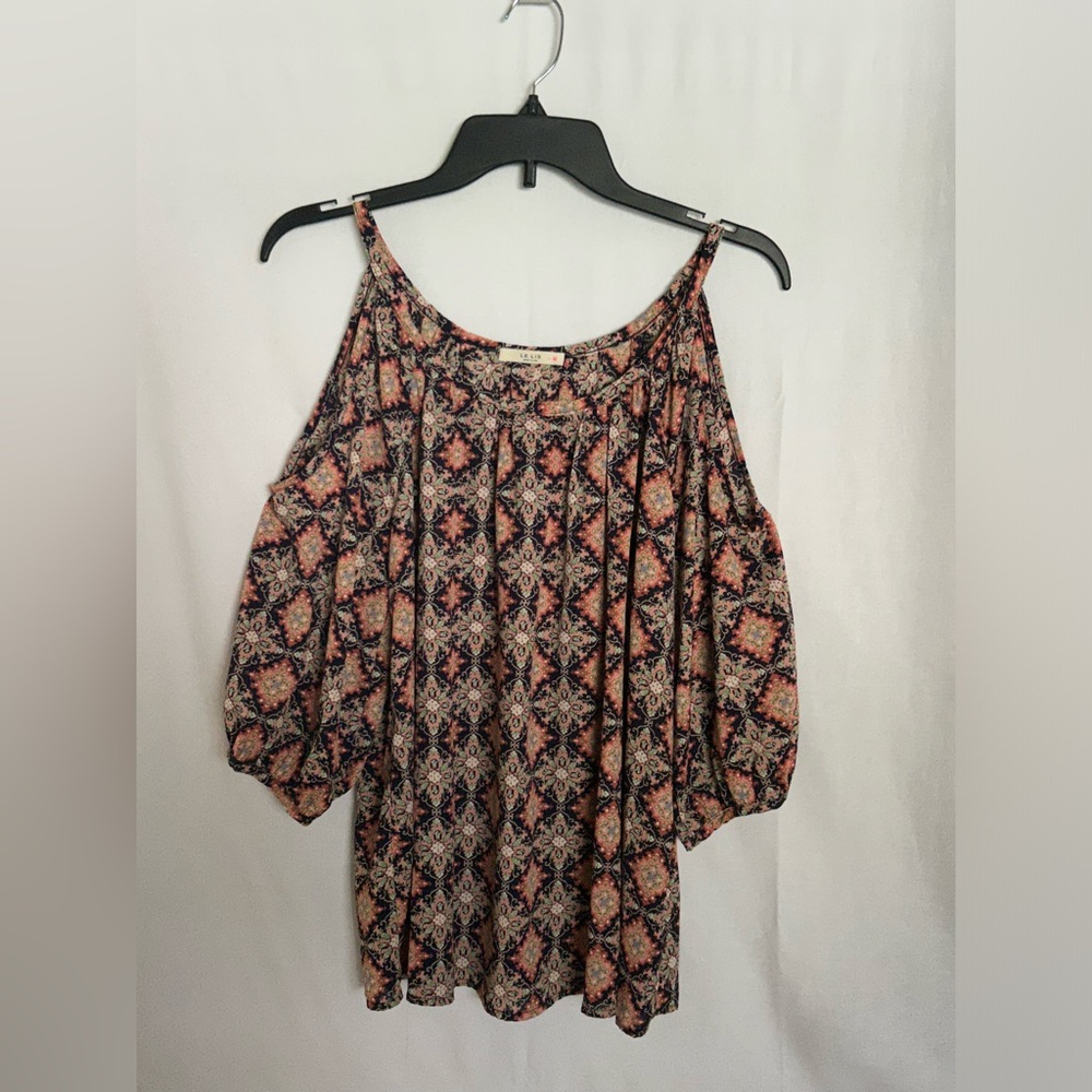 Le Lis - Cold Shoulder Top